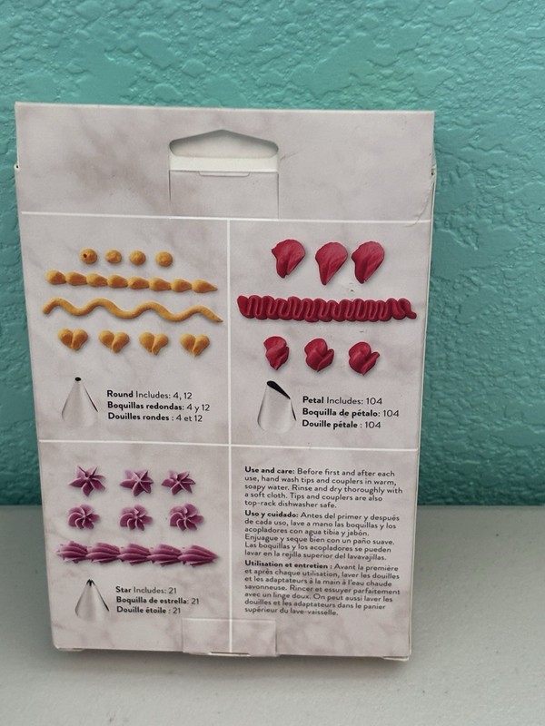 Wilton Cake Decorating Kit with Decorating Tips, Decorating Bags, 18-Piece NEW gallery