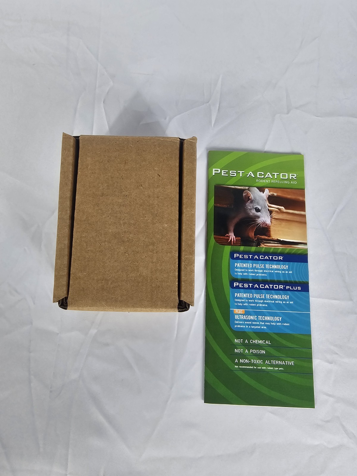 Pest-a-Cator Plus 2000 Electronic Rodent Repeller Model 12200 gallery