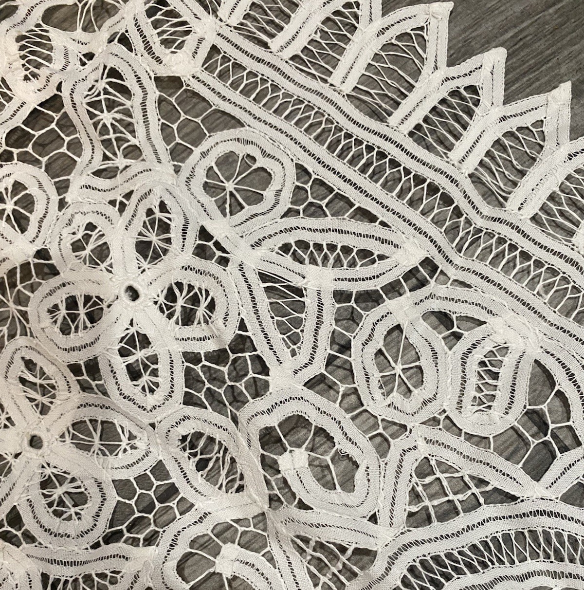 White Embroidered Floral Lace Rect Table Runner Victorian/Vintage . 14.5X34 gallery