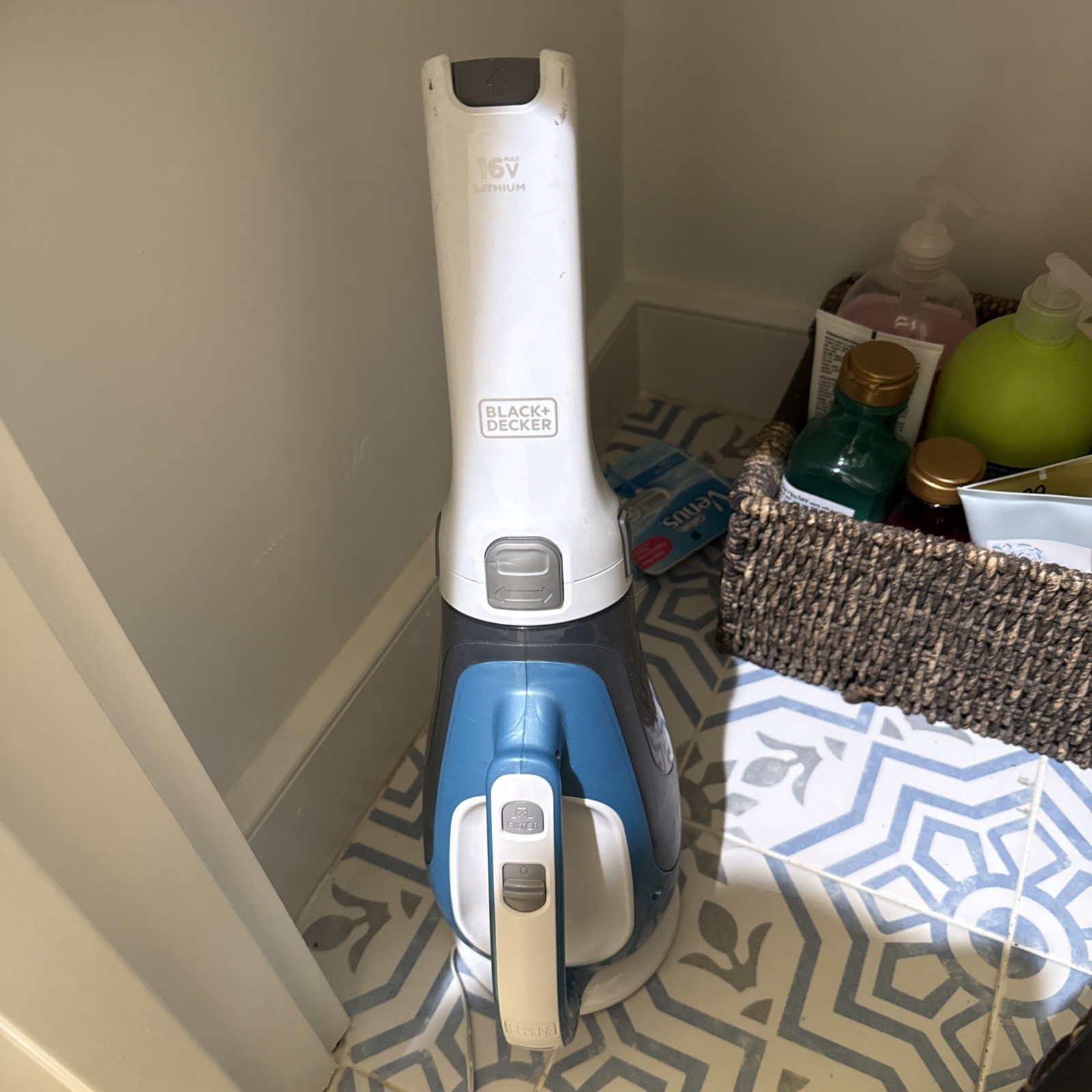 BLACK+DECKER HHVK320J10 White Handheld Vacuum Cleaner gallery