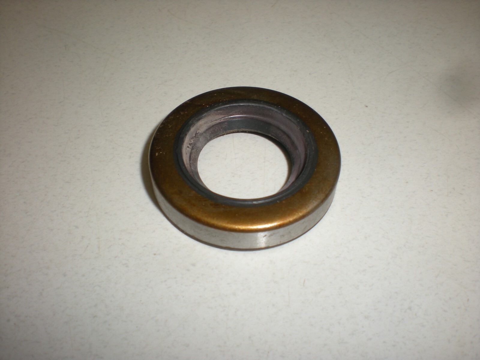 Briggs & Stratton 19011 Seal (New # 691582) - NOS gallery
