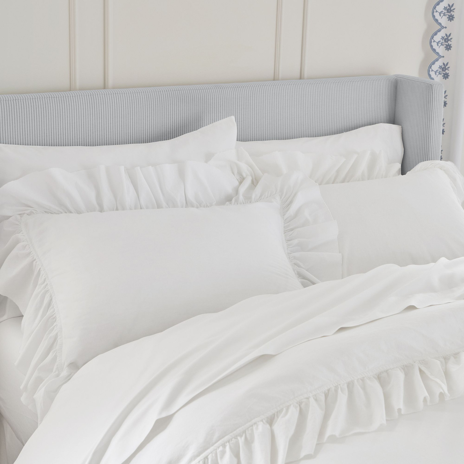 Pottery Barn Washed Cotton Ruffle Organic Duvet Cover White Full/Queen gallery