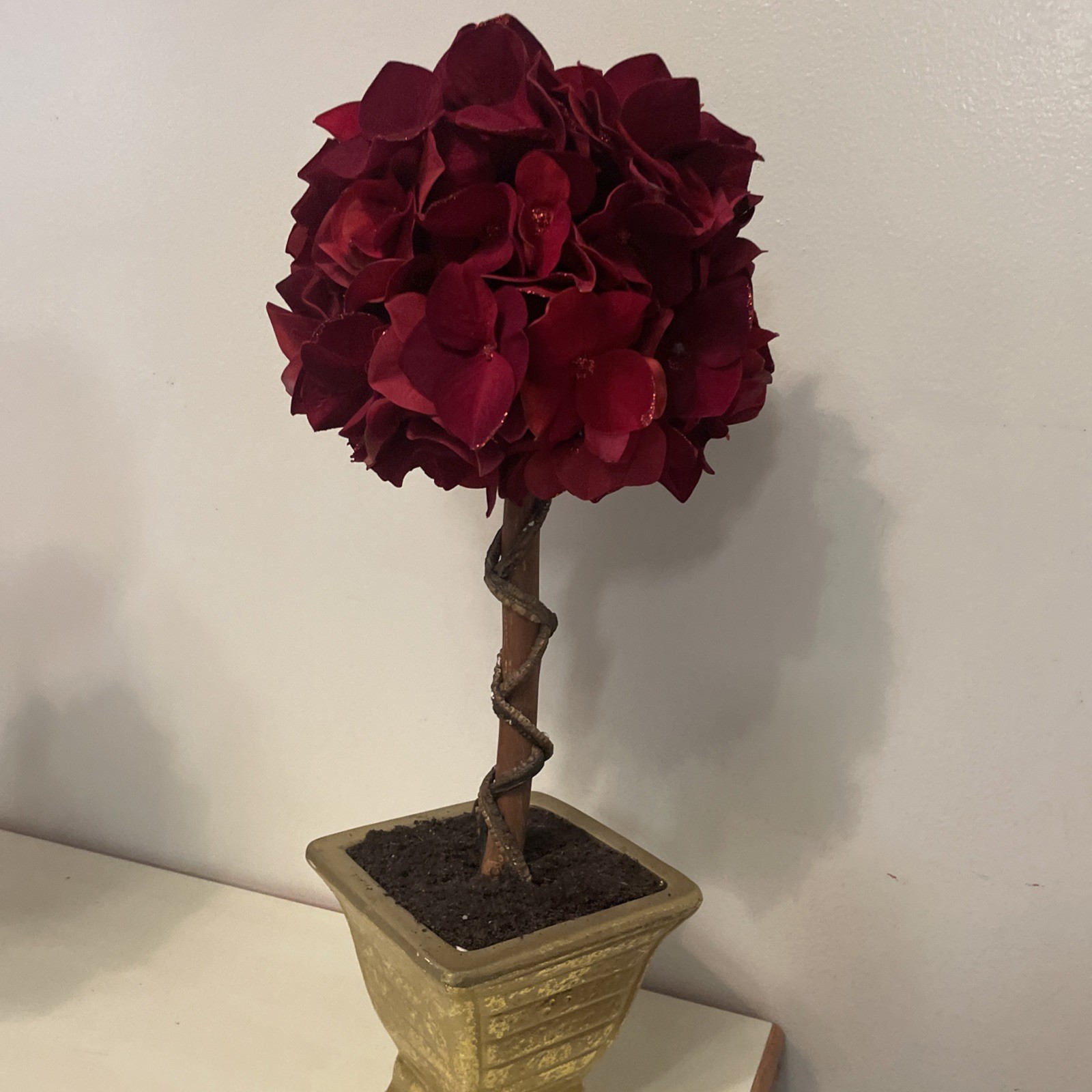 Winward Style Hydrangeas Home Holiday Hydrangea Flowers In Gold Pot. 18” T EUC gallery