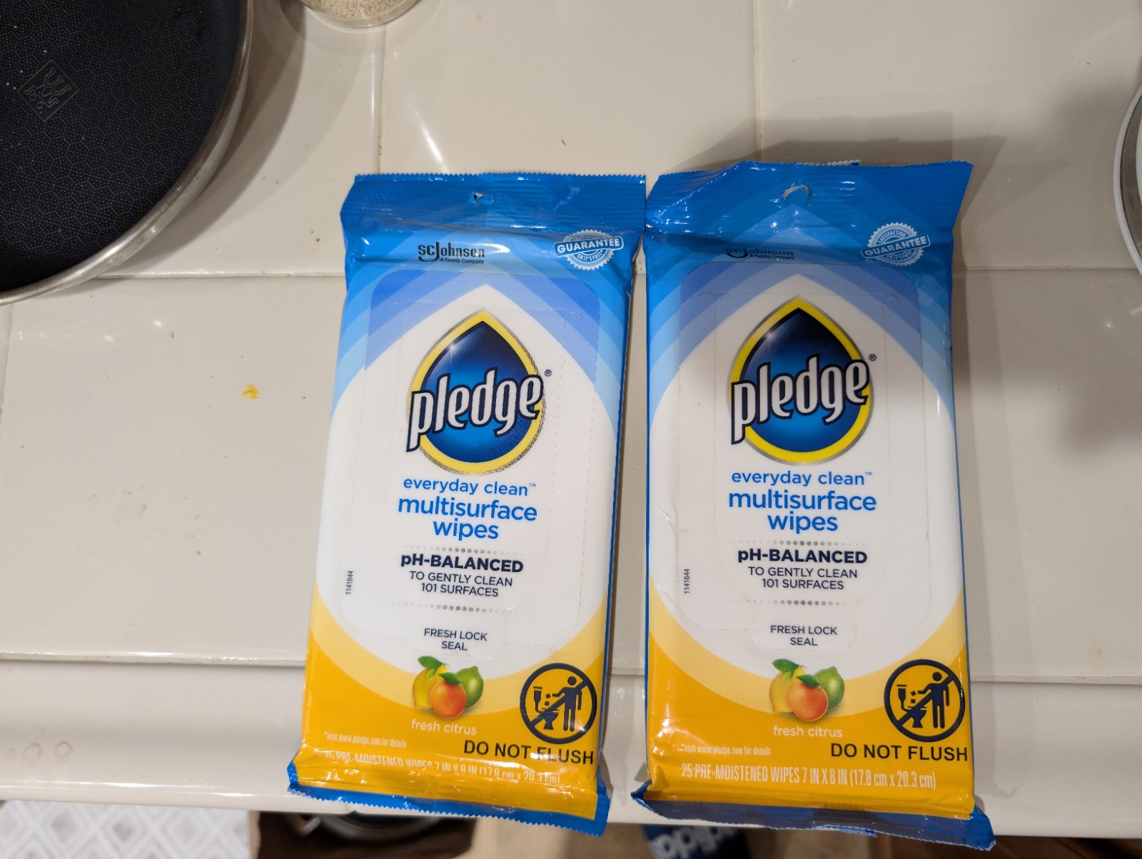 Pledge Multi-Surface Cleaner Wet Wipes, 7 x 10, Fresh Citrus, 25 Wipes, 2 Packs gallery