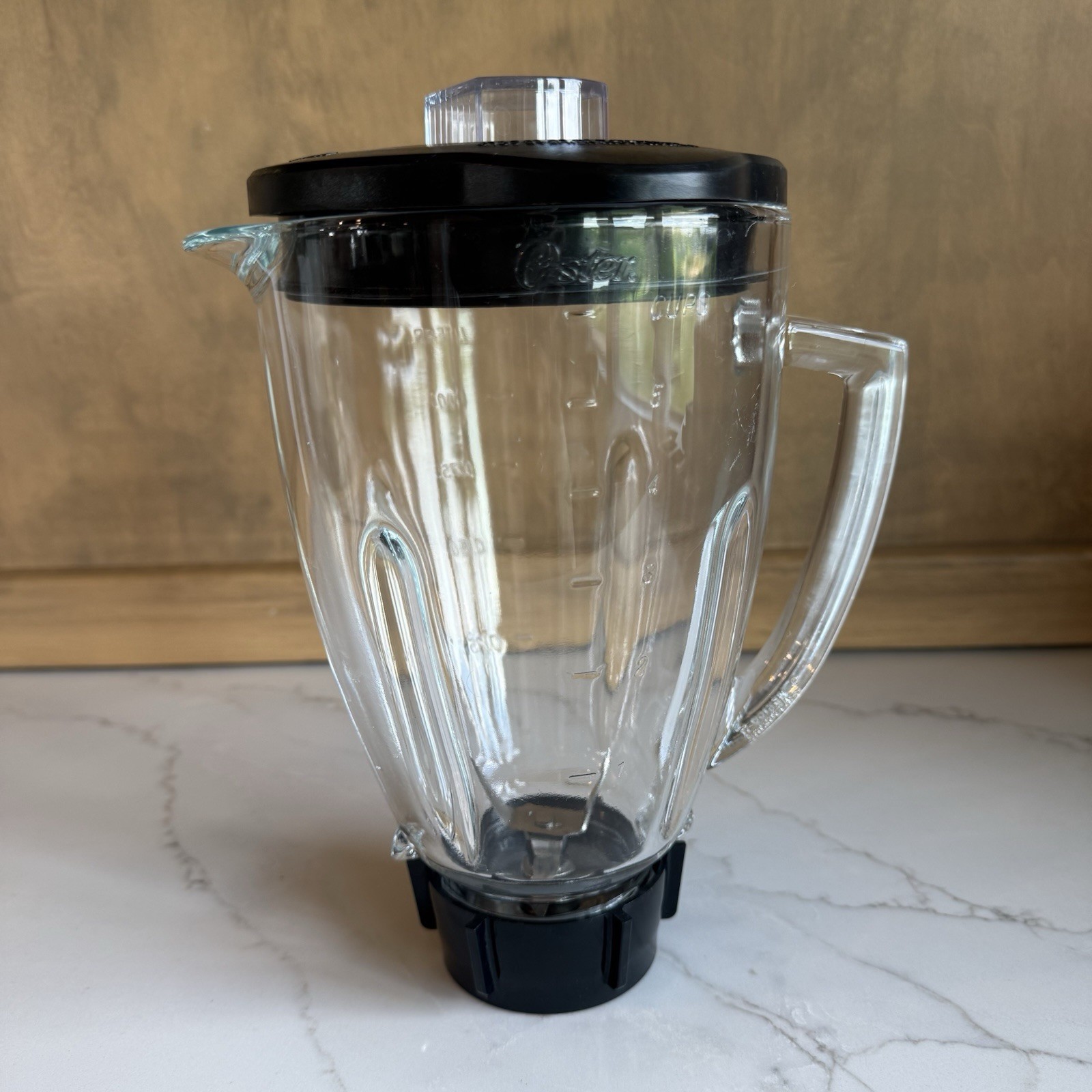Oster 14 Speed Blender Pitcher 6 Cup Glass w/ Lid & Blade Excellent Condition gallery