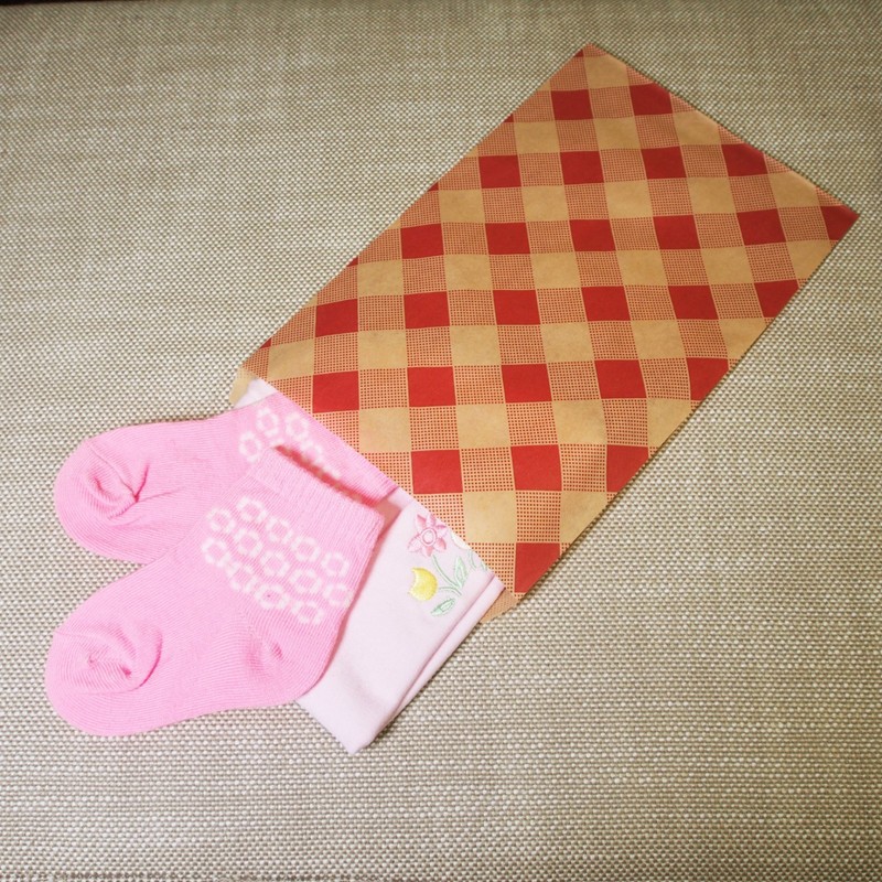 6" x 9" Red Buffalo Patterned Flat Paper Gift Bags gallery