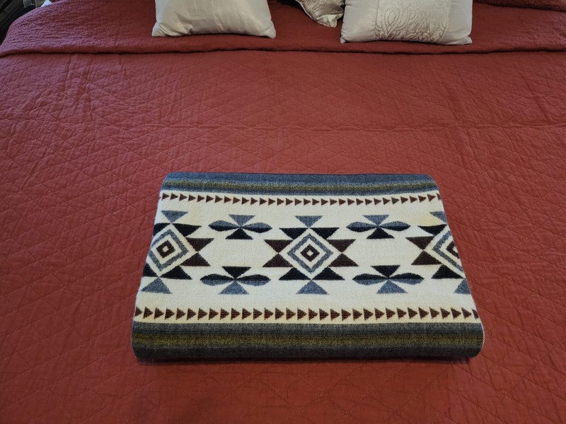 EXTRA LARGE, REVERSIBLE, ALPACA WOOL,MULTICOLOR BLANKET ECUADOR 74,8x91,33 in gallery