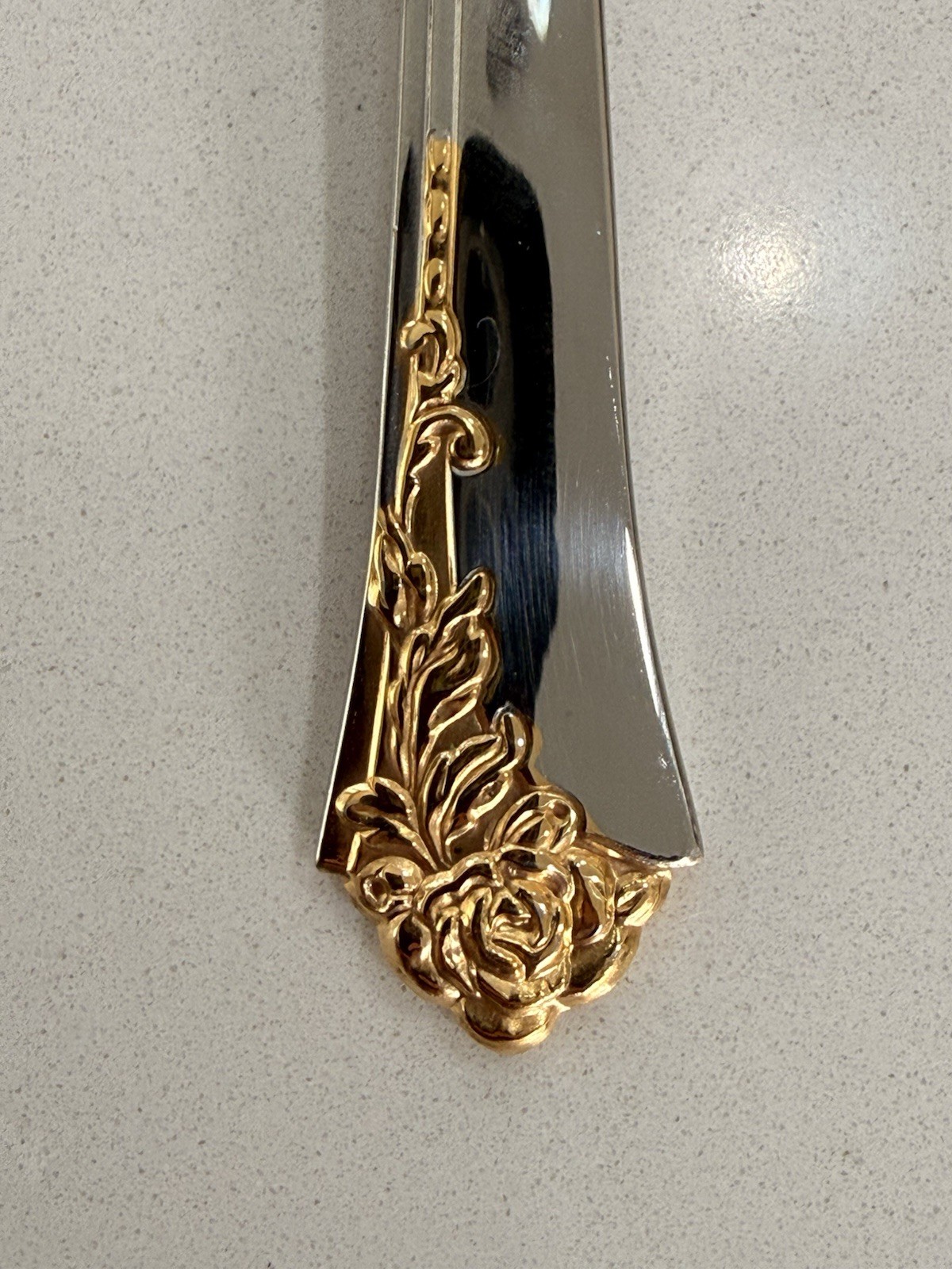 Oneida GOLDEN DAMASK ROSE Stainless Heirloom Cube Gold Accent Flatware 5 PC gallery