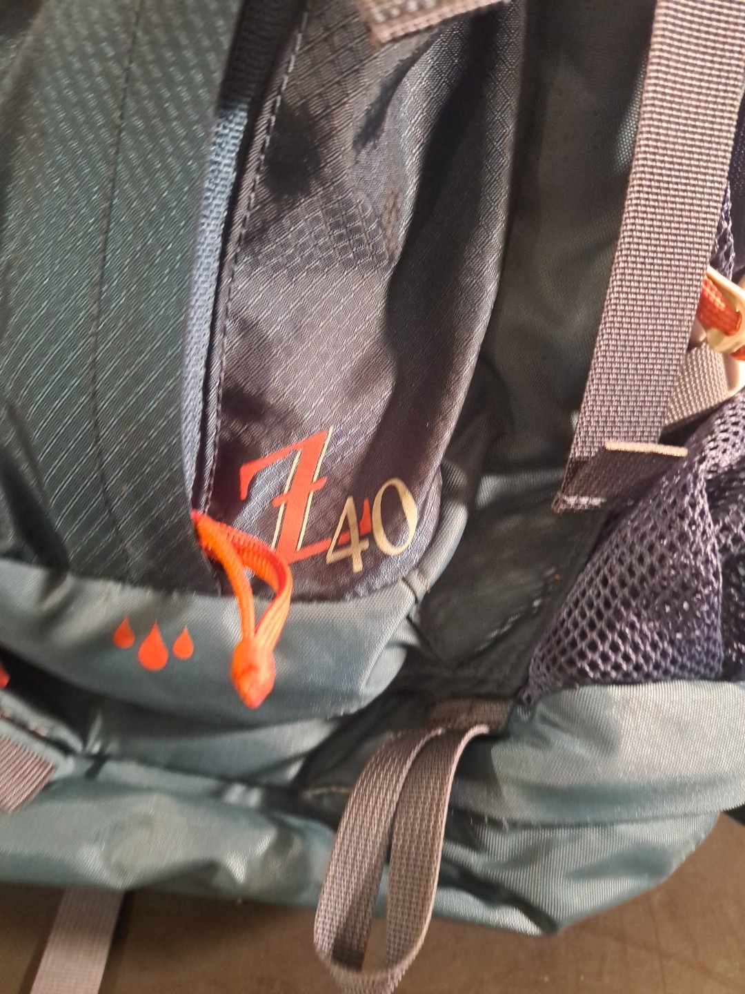 Gregory Hiking Pack with Rain Cover Size Medium Excellent Condition 3