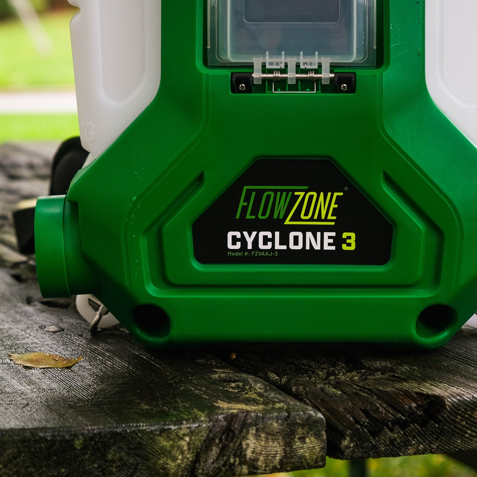 FlowZone Cyclone 3 Battery Powered Backpack Sprayer (4Gallon) - 4 Gallon gallery