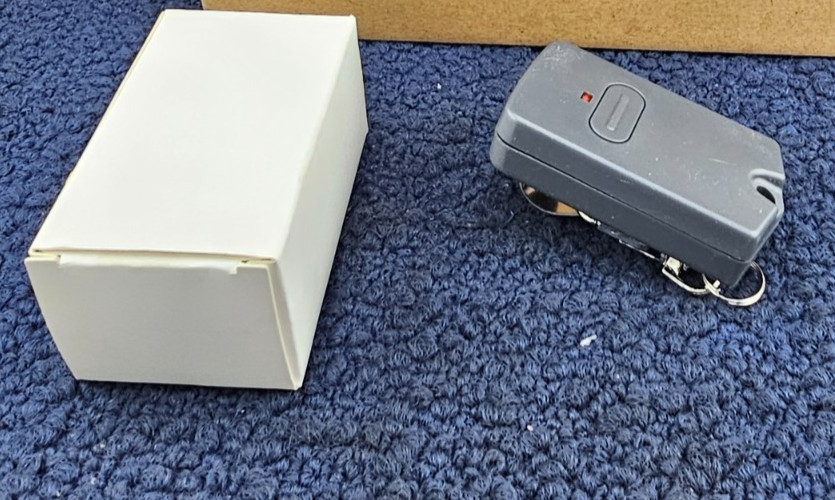 (QTY 2) GTO Single Button Entry Transmitter Gate Garage Opener / FCC ID: X4R318A