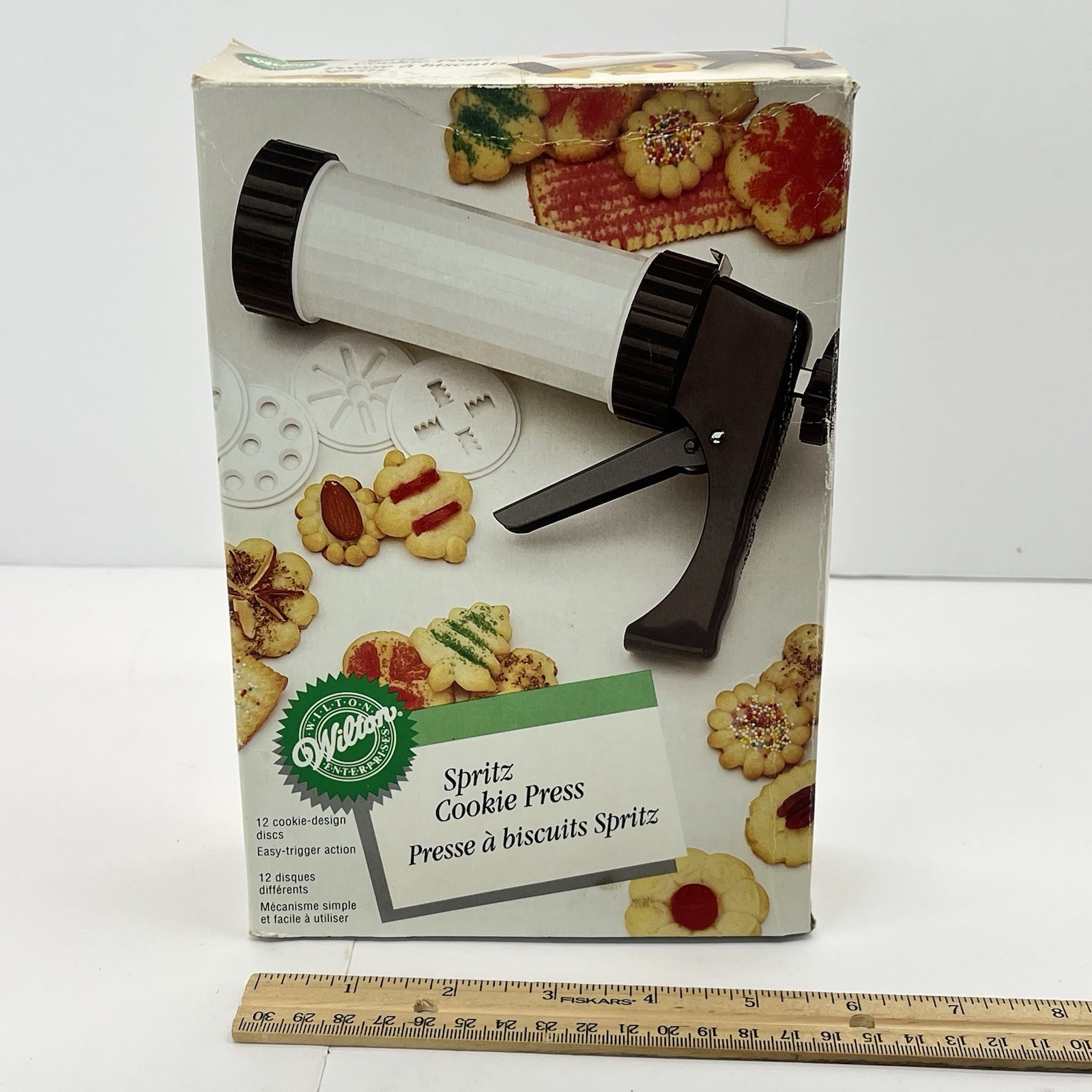 Wilton Spritz Cookie Press 12 cookie discs Vintage Trigger Action READ LOOK gallery