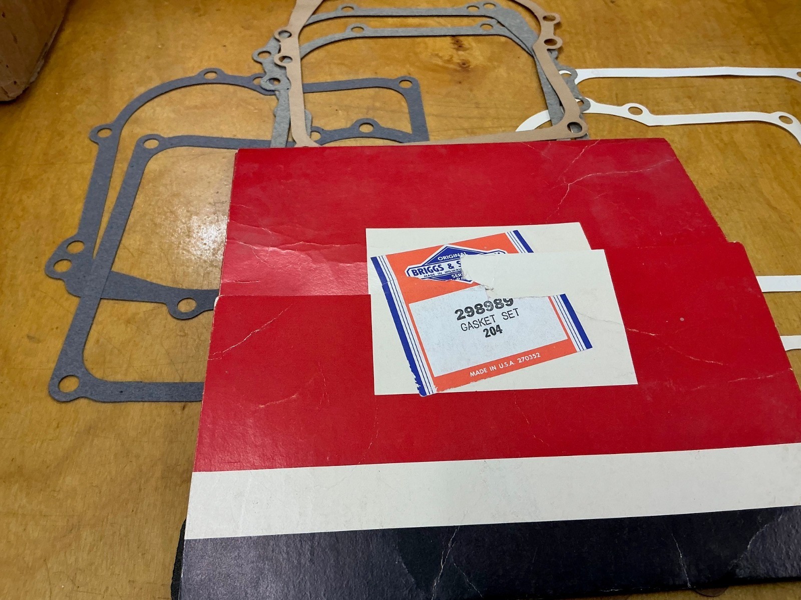 BRIGGS & STRATTON NOS, OEM ENGINE GASKET SET# 298989 gallery