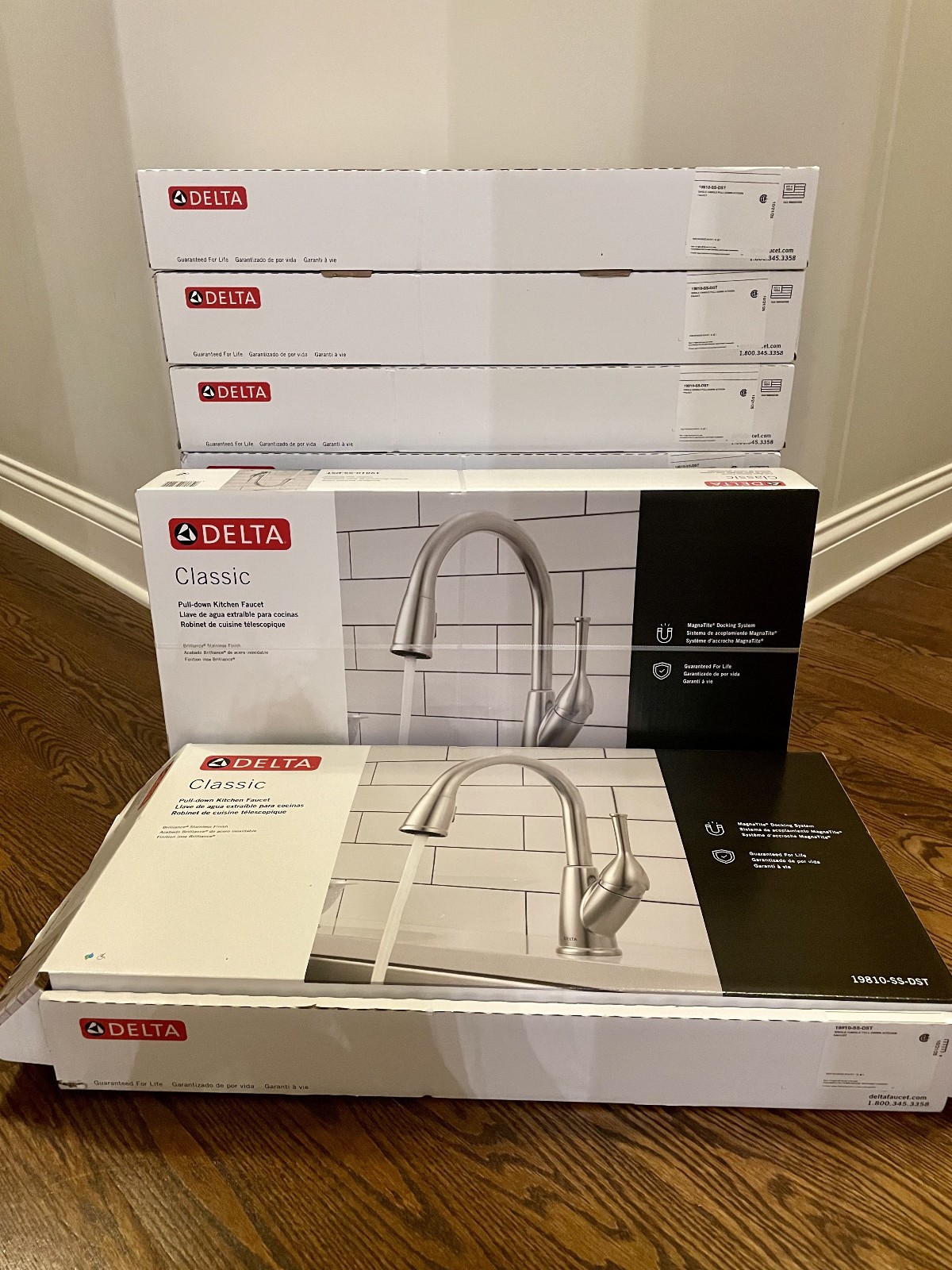 Delta Classic 1-Handle Pull-Down Kitchen Faucet Stainless 19810-SS DST gallery