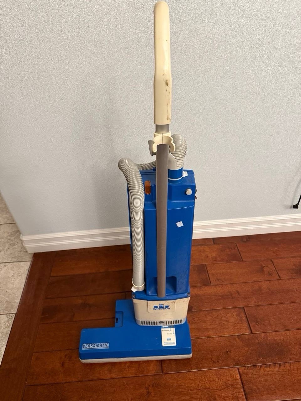 Windsor Versamatic VSE 2-3 Commercial Upright Vacuum – Heavy Duty gallery