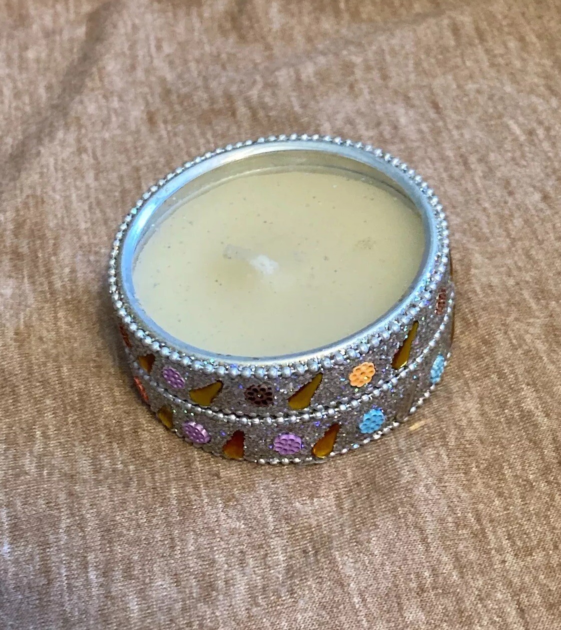 Candle In Contained Glittery Silver Case Vanilla C94-8 gallery