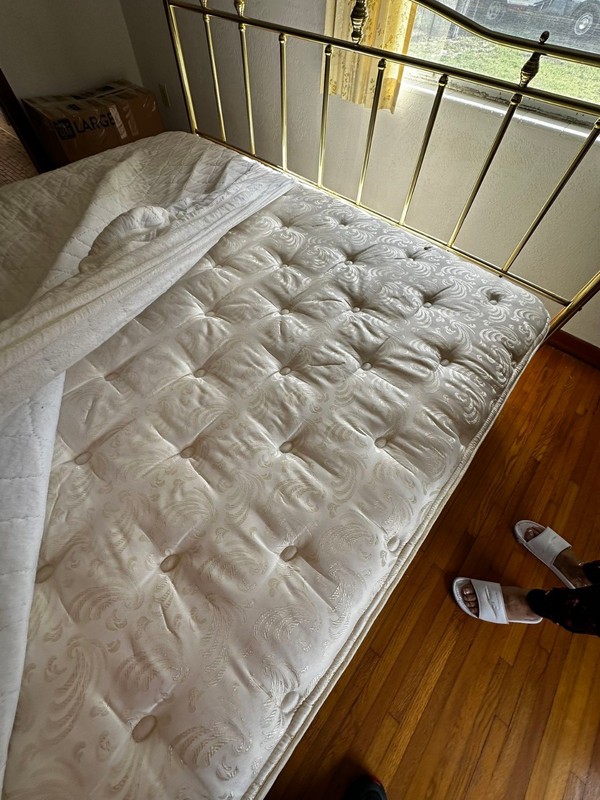 SERTA QUEEN SIZE Extra Meridian Matress With Box Spring Supports gallery
