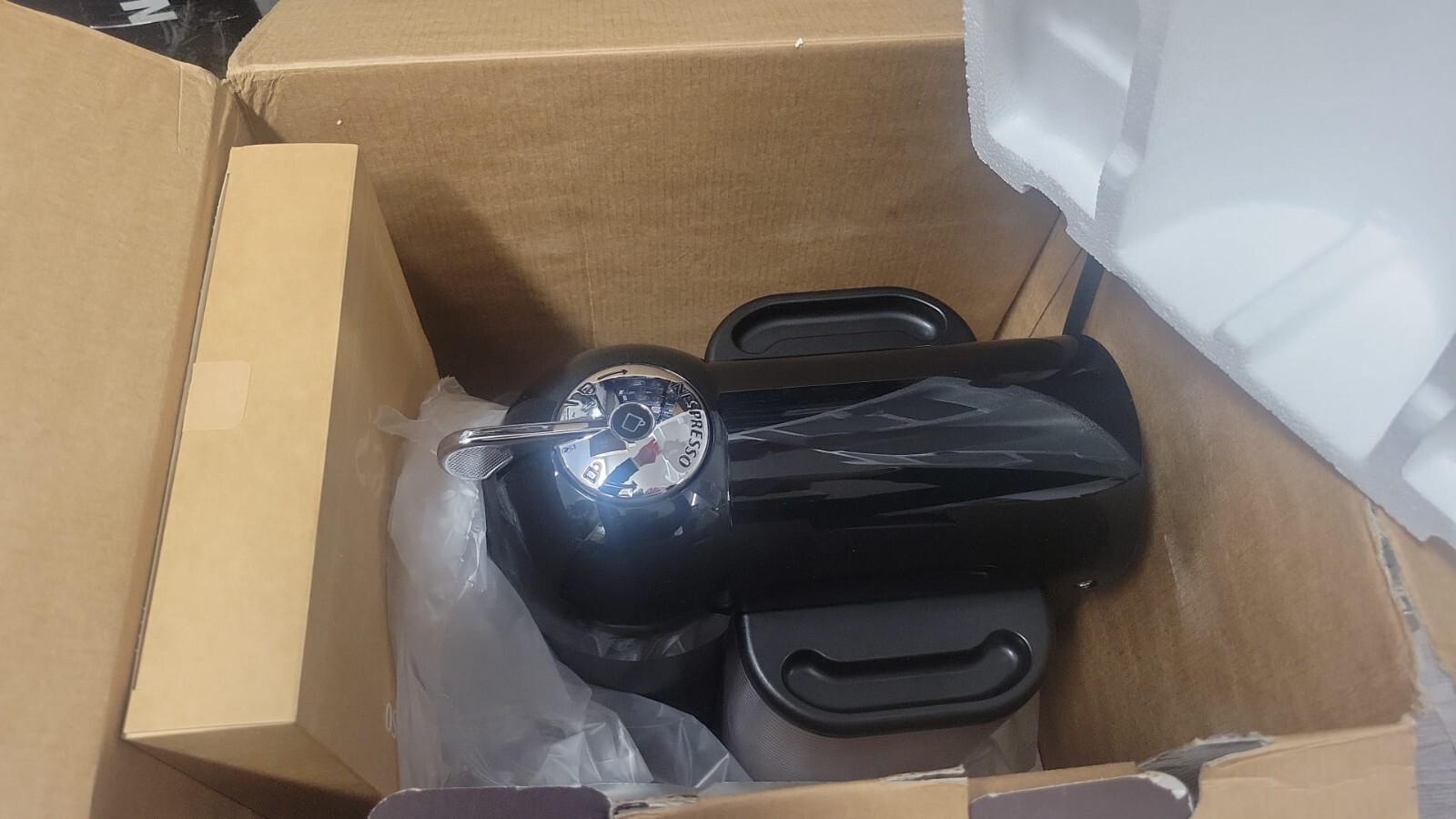 Breville Vertuo 1350W Pod Coffee Machine Chrome (BNV220CRO1BUC1) gallery