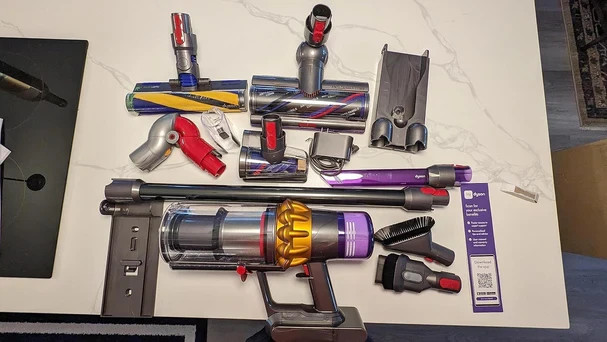 Dyson V15 Detect Total Clean Extra Cordless Vacuum - Yellow/Nickel gallery