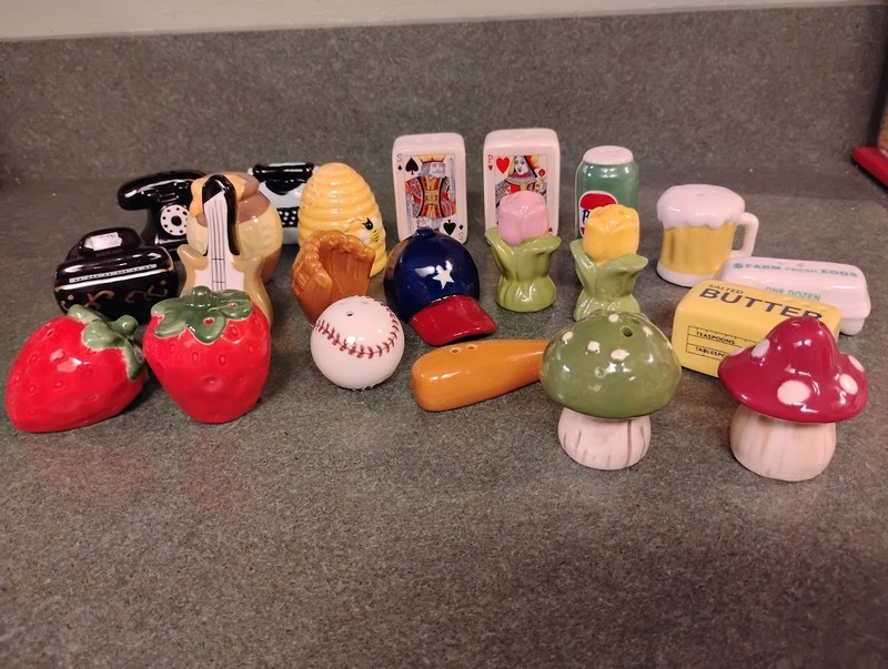 MINI SALT & PEPPER SHAKER SETS - TAKE A LQQK - PICK THE ONE YOU WANT gallery