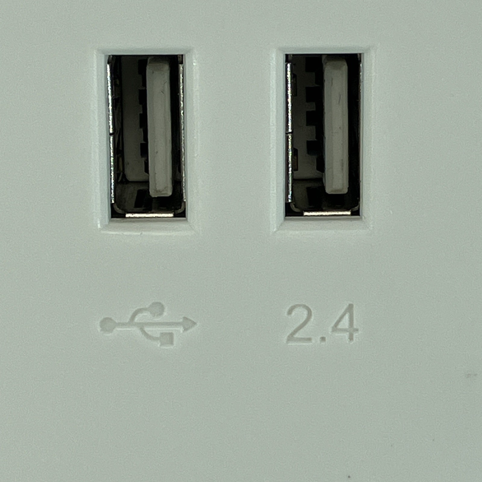 Sharper Image Plate Power USB Wall Plate Charger TSI-609 ISB & ISB 2.4 Outlets gallery