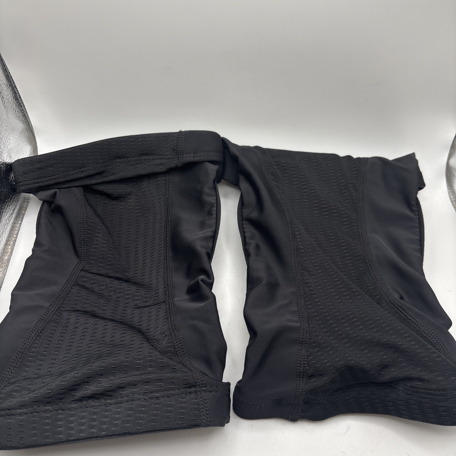 Klein Tools 60592 Lightweight Knee Pad Sleeve L/XL Pair Black gallery