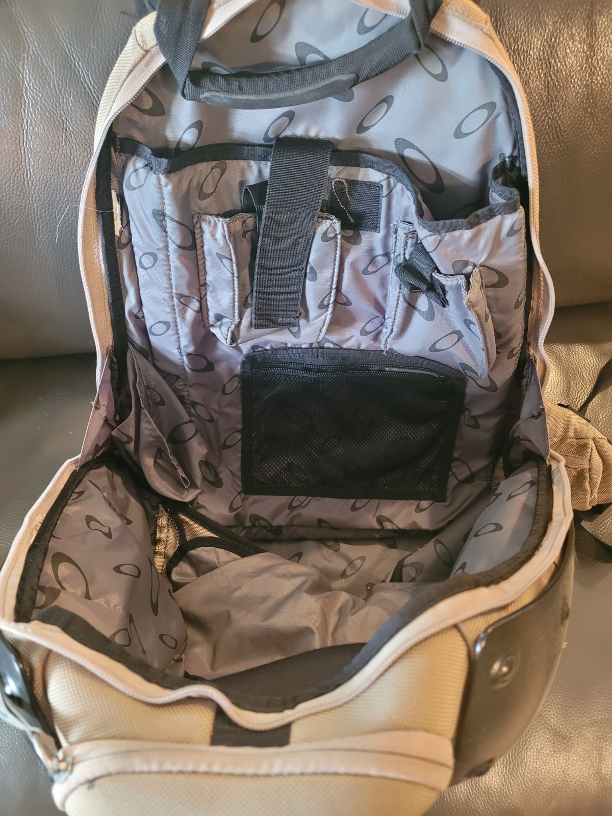 Oakley Icon Backpack Brown/Black Hard Shell *Rare*  2