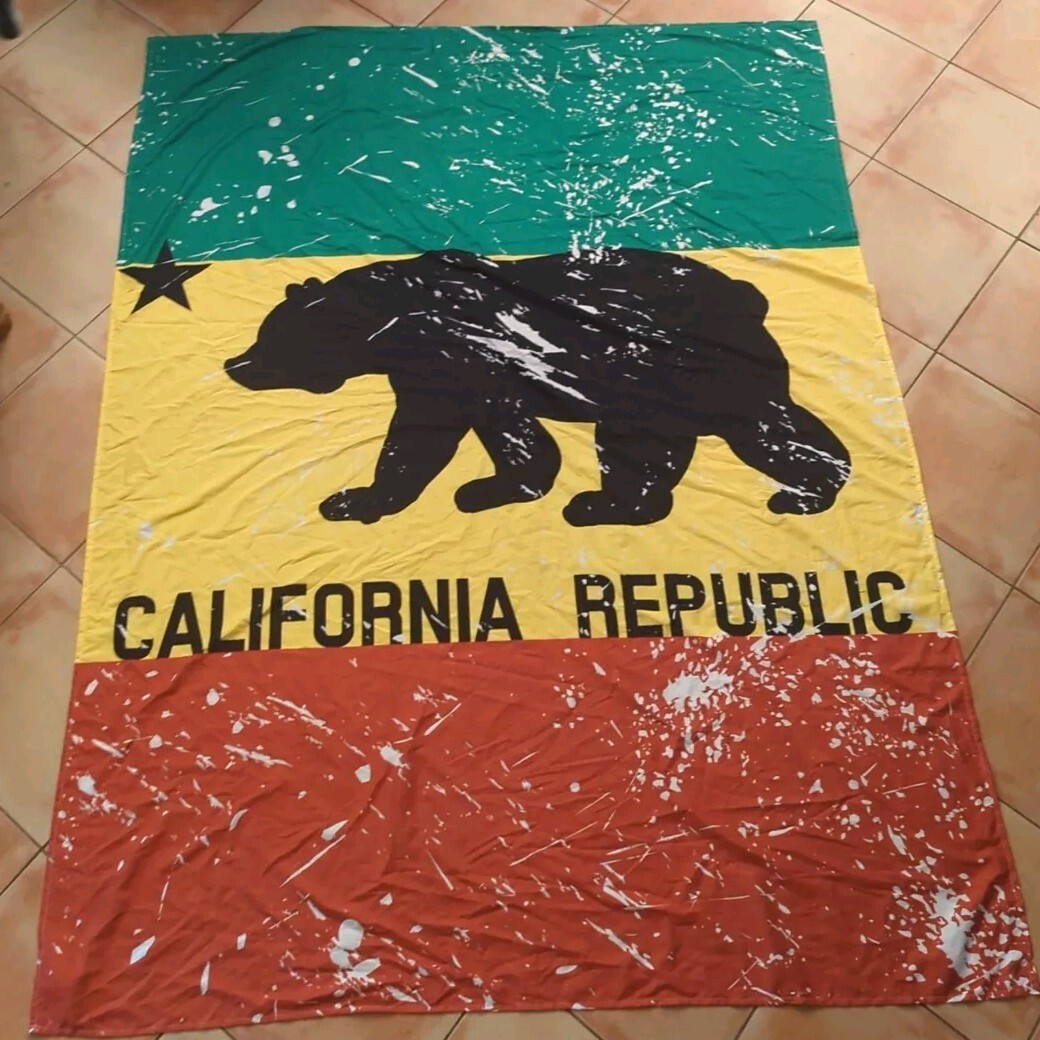 CALIFORNIA REPUBLIC TAPESTRY BANNER BEACH BLANKET 78" X 59" RED YELLOW GREEN gallery