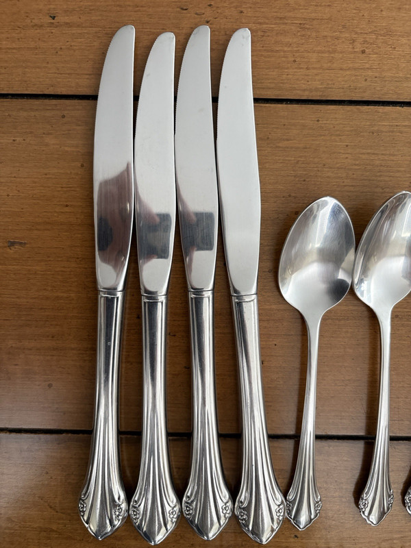 Oneida Bittersweet Repose Flatware Set 22 Pc Four 5-piece place settings gallery