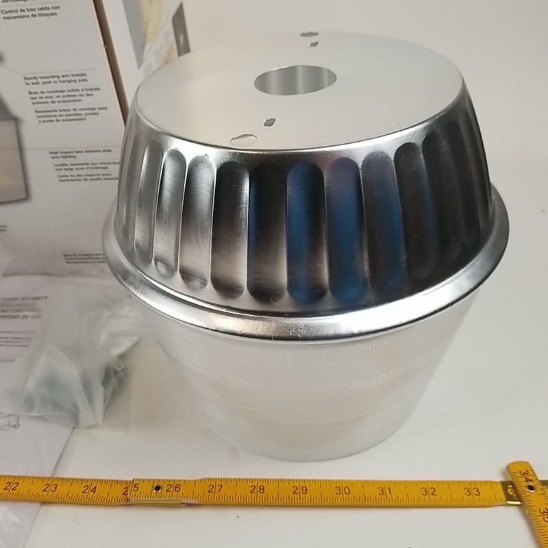 Utilitech Dusk 2 Dawn Non Motion Security Light 70 Watt High pressure 0293612 gallery