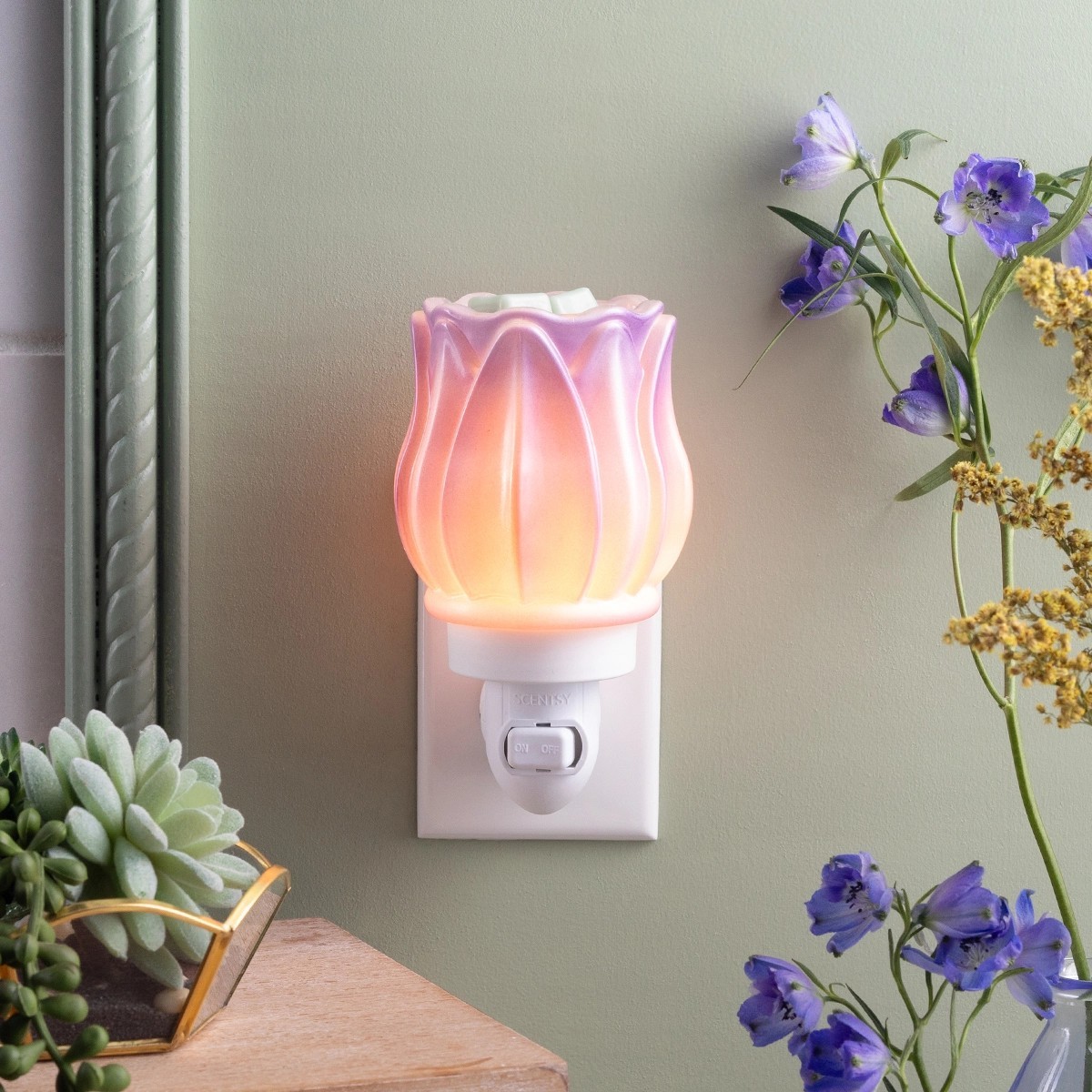 PRISMATIC PETAL MINI SCENTSY WARMER & ONE FREE NEW SCENTSY WAX BAR. NIB gallery