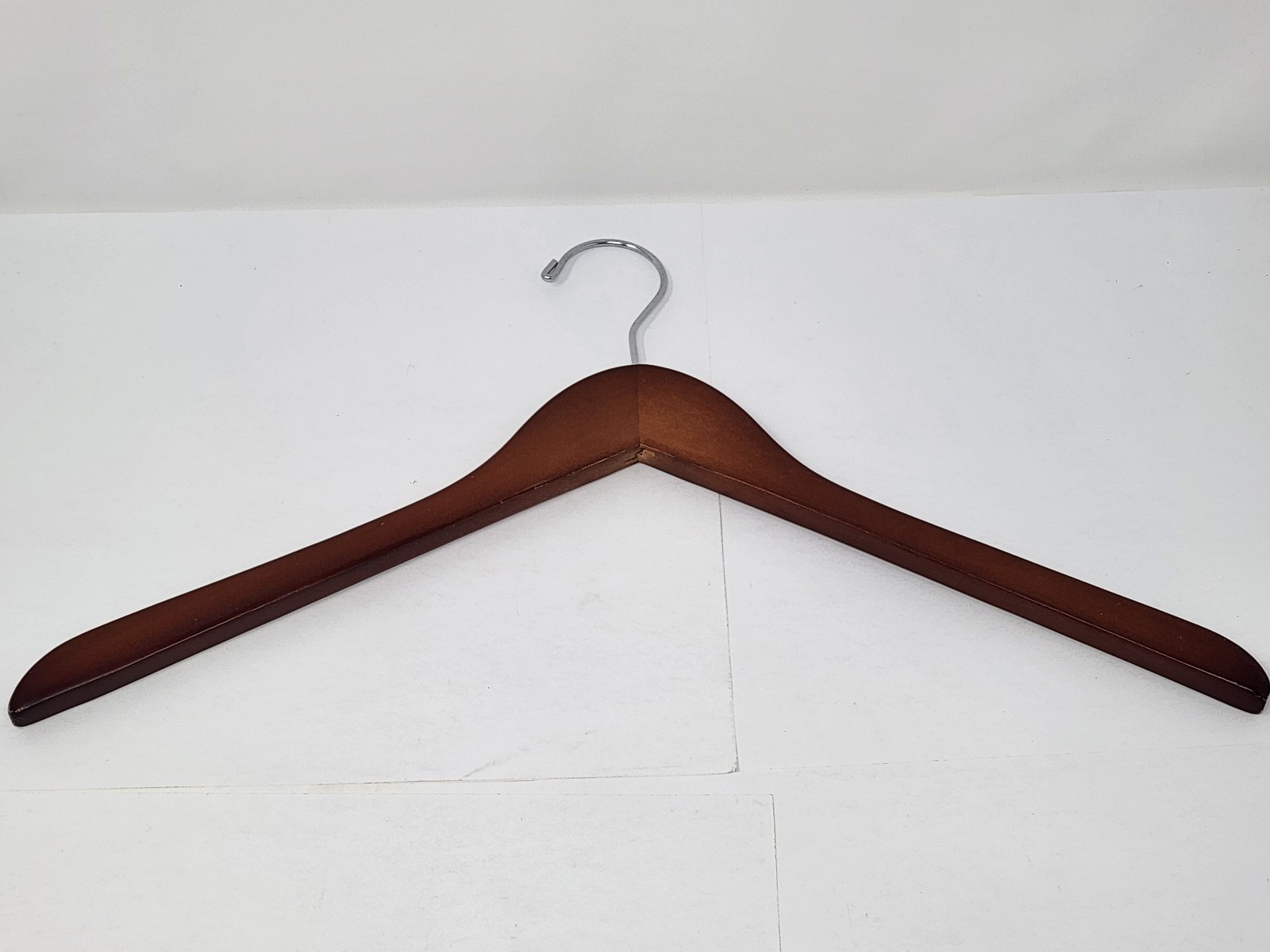 Vintage-Style Contoured Solid Wood Suit & Coat Hangers Rich Walnut/Dark Mahogany gallery