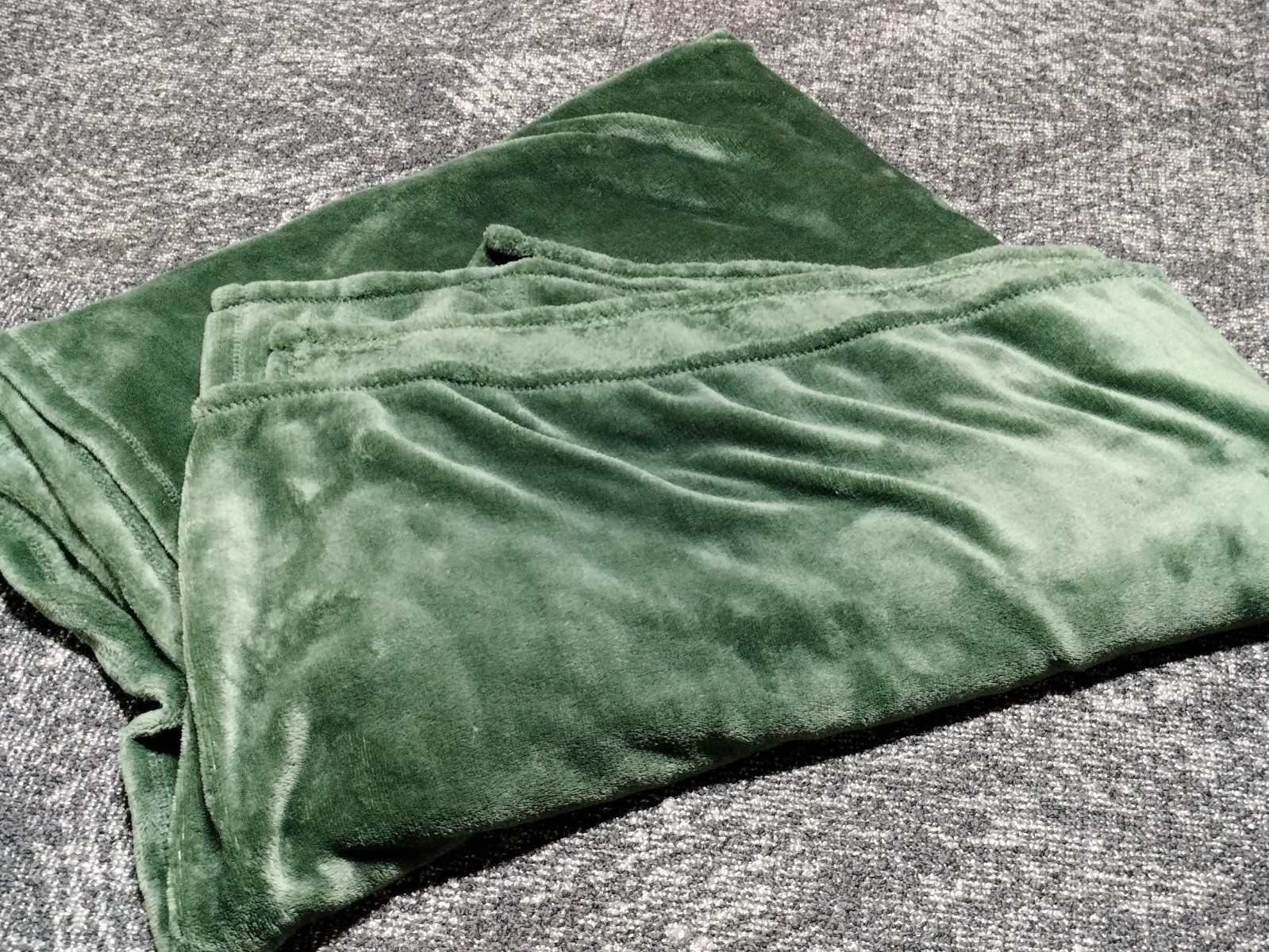 Plush Blanket / throw Solid Dark Emerald Green super soft Velvet Feel 50"x80” gallery