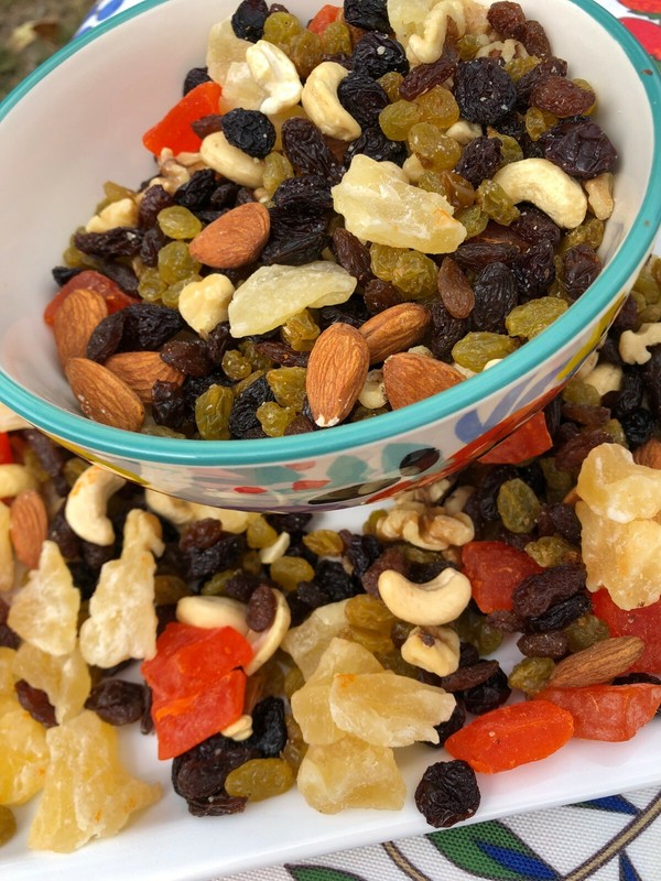 Trail Mix Pineapple, Papaya Chunk, Black, Golden Raisin Almond Cashews Walnut gallery