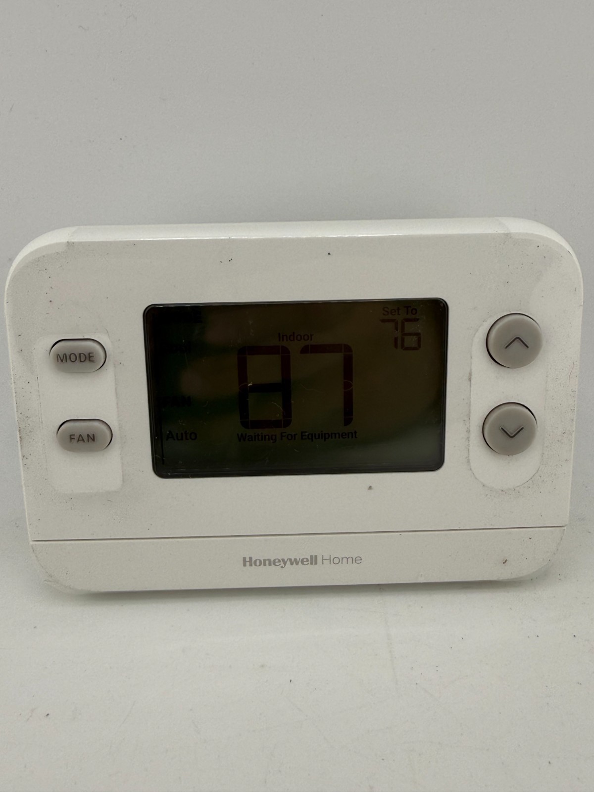 Honeywell Home RTH11B X1N Non-Programmable Thermostat 1 Heat 1 Cool Single Stage gallery