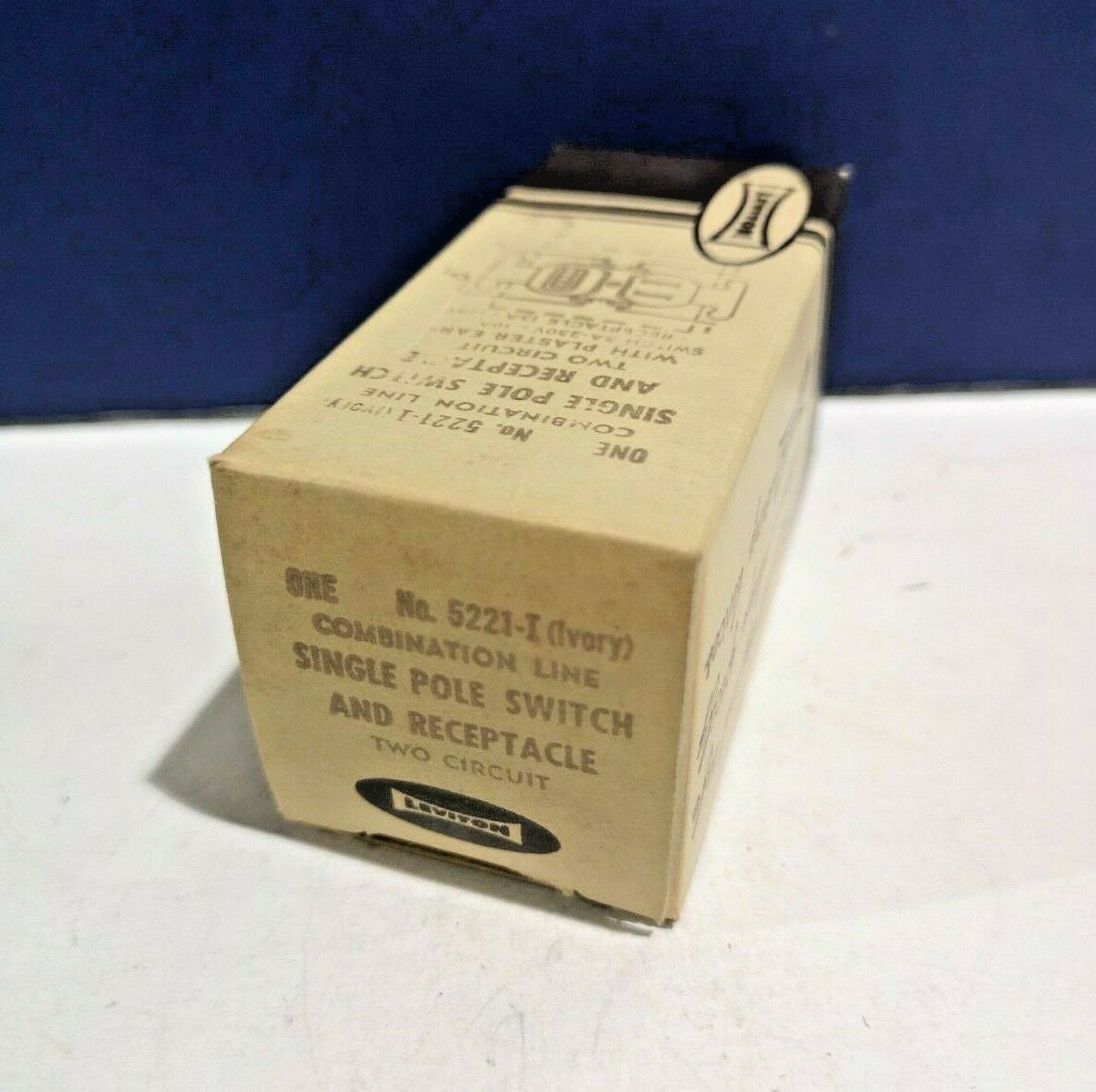 LEVITON 1-Gang IVORY Combination Toggle SWITCH & Polarized RECEPTACLE NEW 5221-I gallery