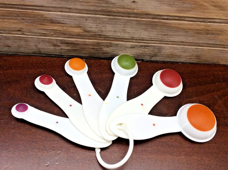 Measuring Spoons Plastic Color Coded 6 Pcs: 1/8, 1/4, 1/2 & 1 Tspn, 1/2 & 1 Tbsp gallery