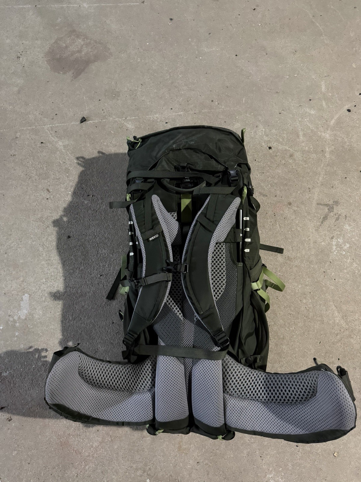 REI traverse 60 Women’s Backpack 4