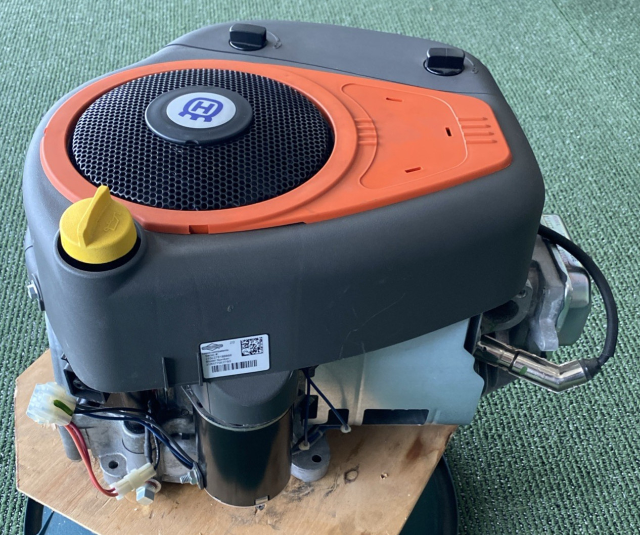 Briggs 31R577-0027 Vertical Engine 1" X 3-5/32” Shaft 3/5 Amp ALT 17.5 HP -SR gallery