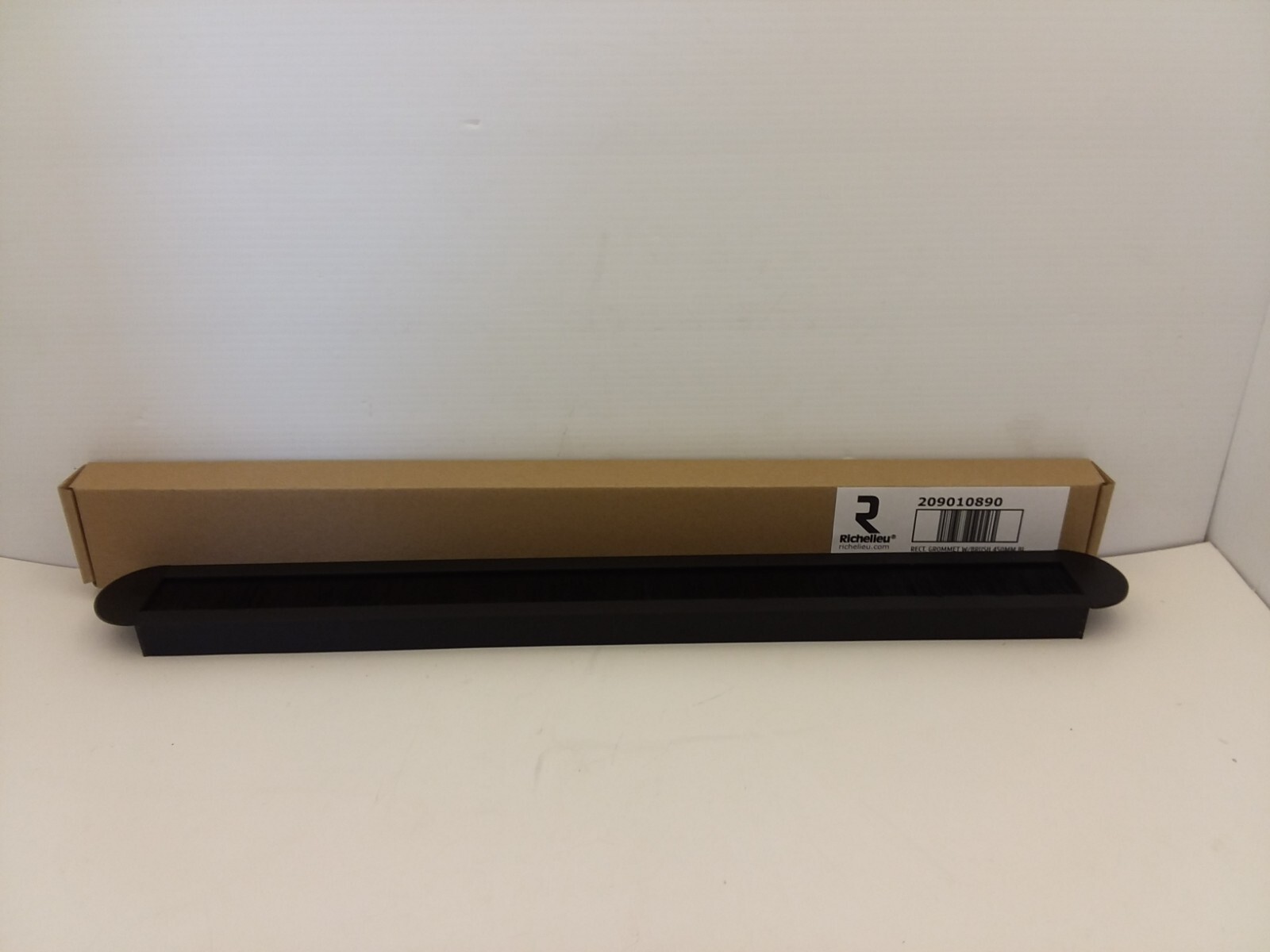 RICHELIEU 209010890 RECTANGULAR GROMMET WITH BRUSH AND ROUNDED ENDS NIB gallery
