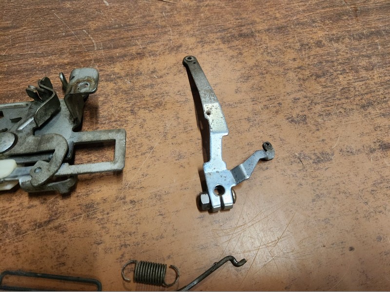 Briggs & Stratton Lawn Tractor Engine Model 310707 Control Bracket 694042 597209 gallery