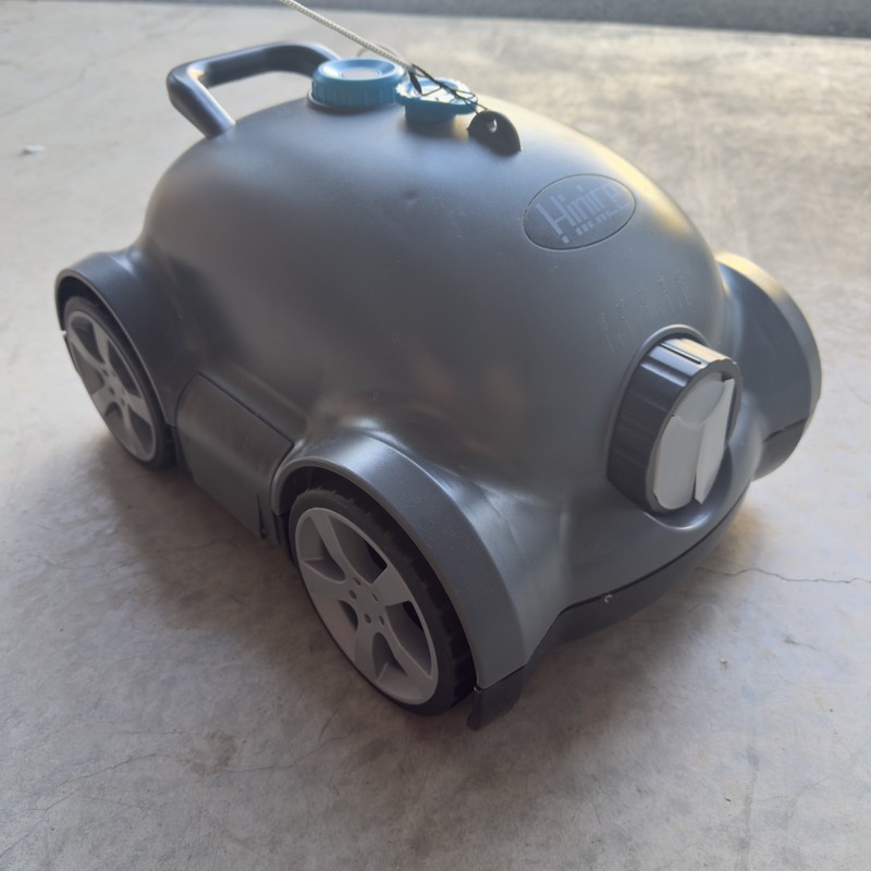 Hinice Cordless Robotic Pool Cleaner/Vacuum 2200 SqFt Coverage (tested/works) gallery