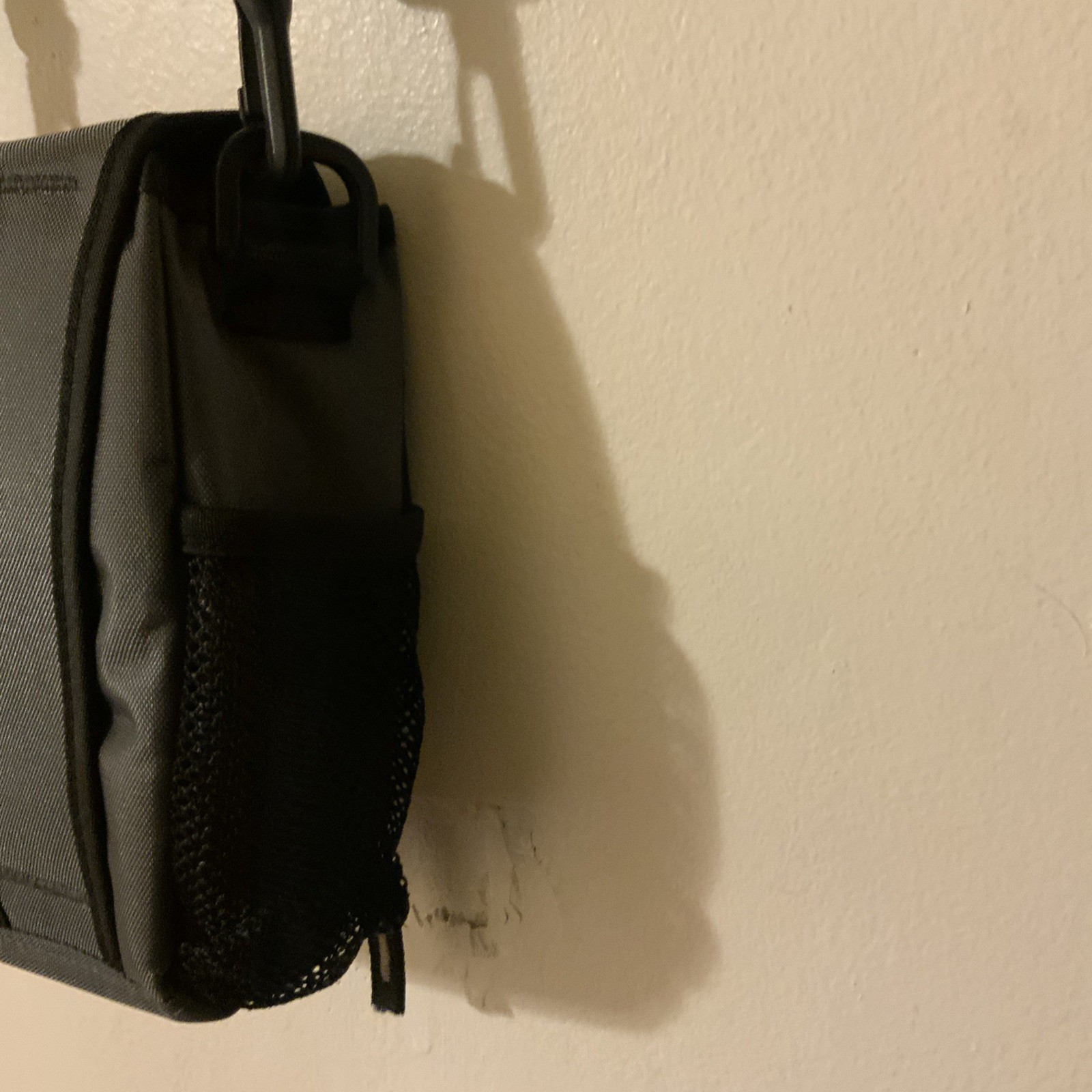 totes drawstring waterbottle holder with pockets 4