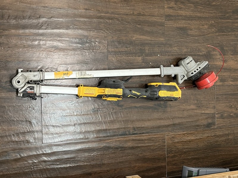 DeWalt 14" 20V Brushless Folding String Trimmer DCST922B (Parts/Repair Only) gallery