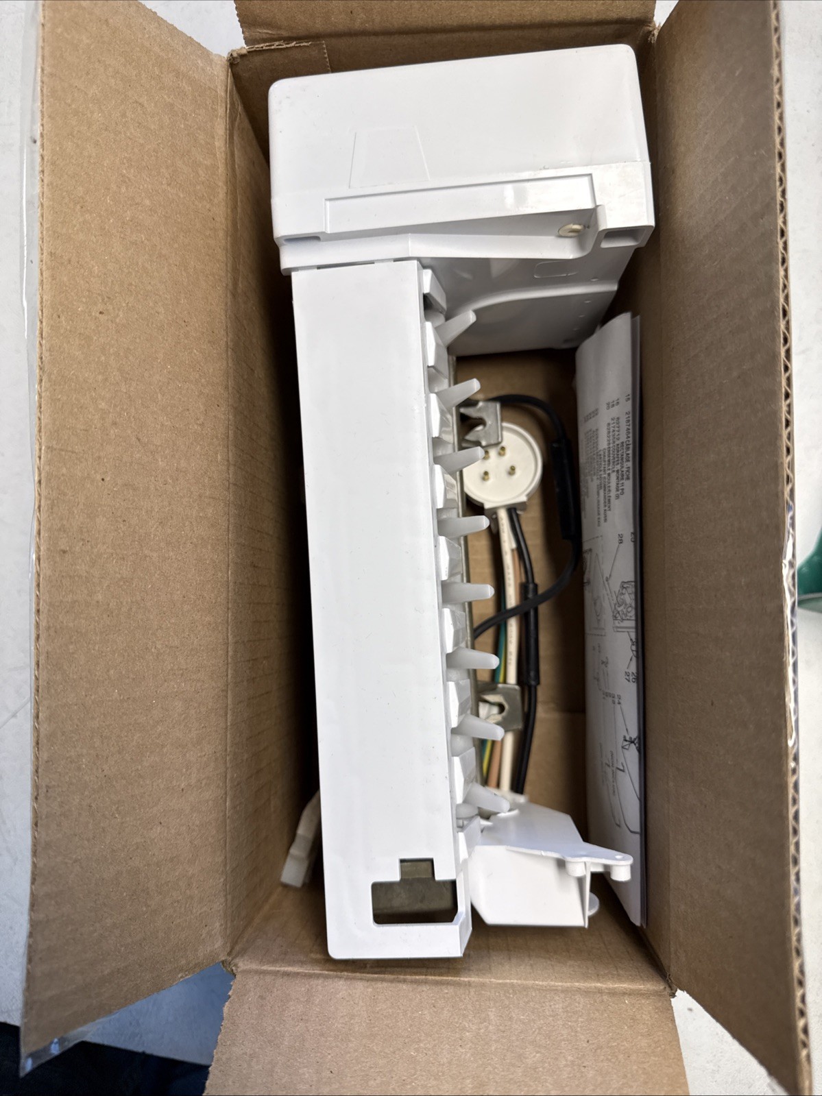 Whirlpool 4317943 Refrigerator Ice Maker W11381372 gallery