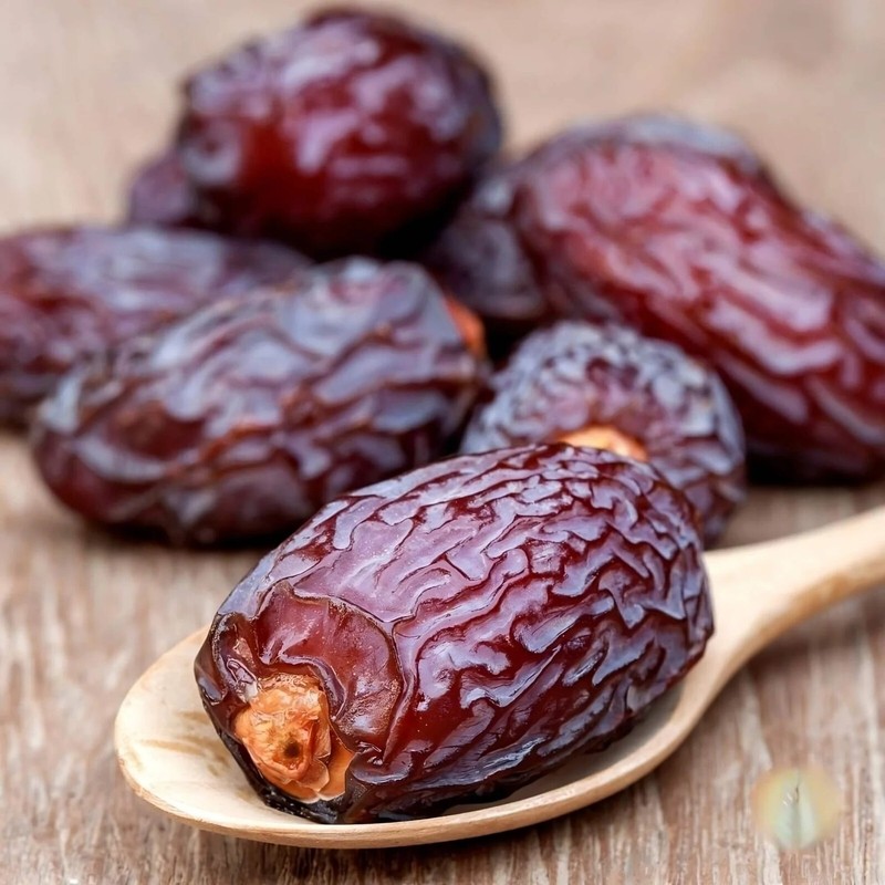 US Snacks Premium Quality Medjool Dates With Pits, California Desert Grown Dates gallery
