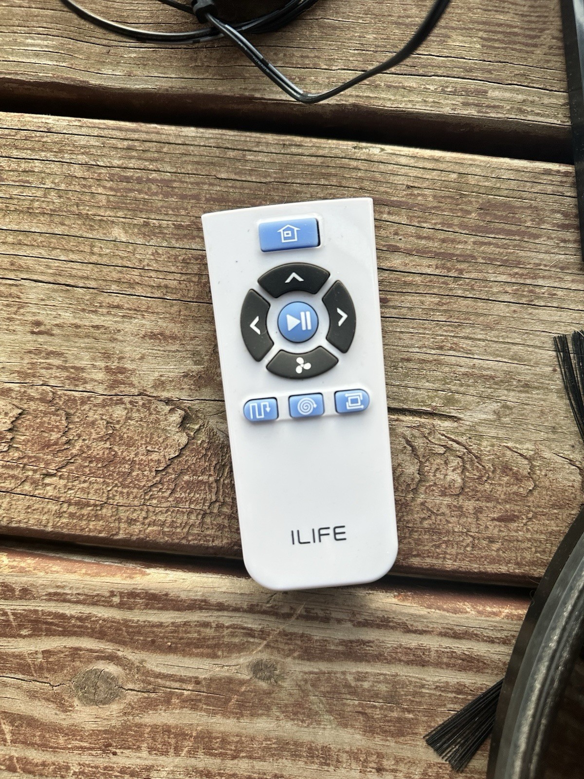 ILIFE A7 Robotic Vacuum Black Bagless Cordless 120min w/ Dock Remote Adapter gallery