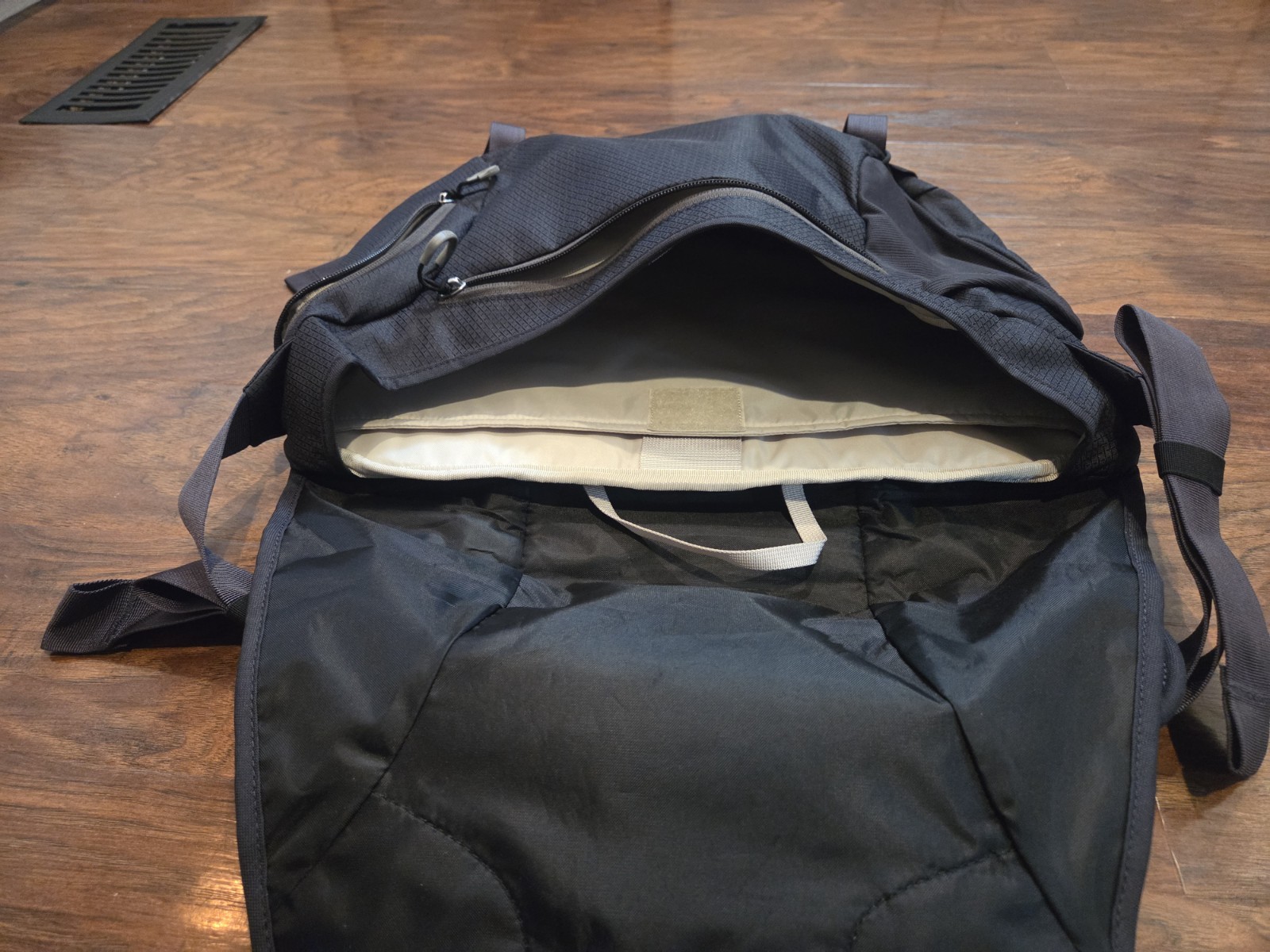 Osprey 12L Messenger 3