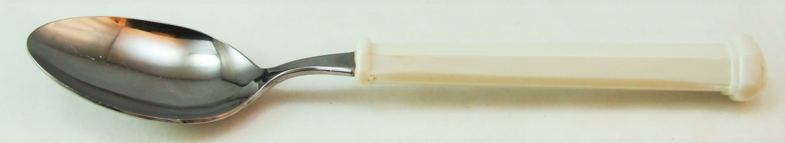 Oxford Hall Stainless Steel & Plastic LEISUREWARE WHITE Teaspoon(s) gallery