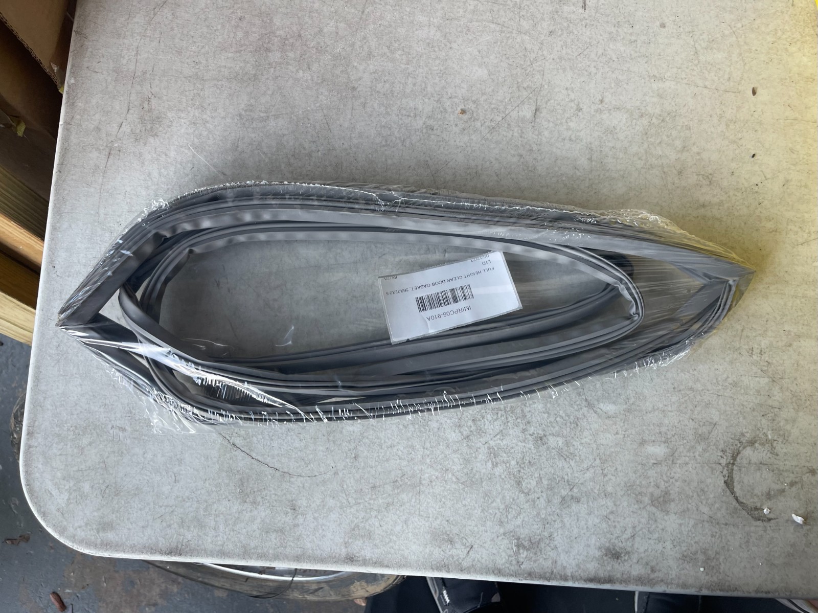Intermetro RPC06-910A Full Height Clear Door Gasket 56x22x0.5 NEW gallery